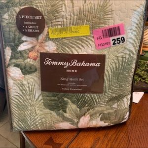 Tommy Bahama New King size 3 piece quilt set